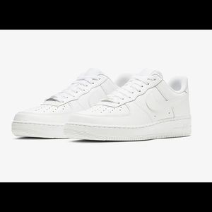 WMNS NIKE AIR FORCE 1  ‘07 WHITE WORN ONCE COMES WITH BOX